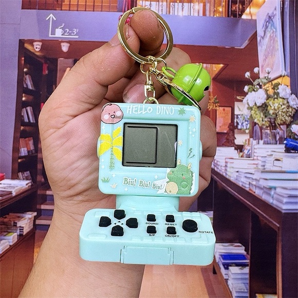 1 pc Mini Retro Game Keychain - Picture 3 of 10